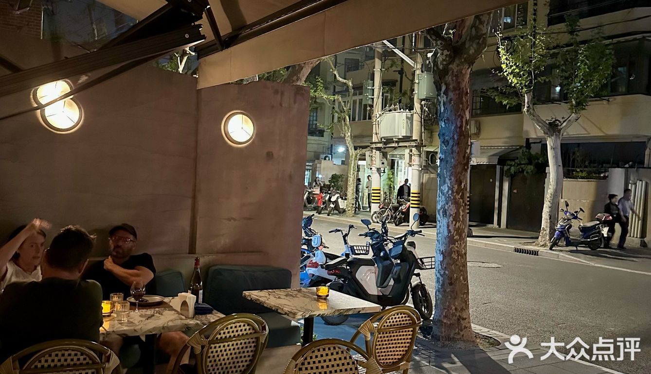 上海五原路的法式bistro🍸好像在欧洲街头