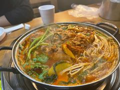 土豆排骨火锅-喇喇排骨火锅·传统韩式脊骨汤(望京西园总店)
