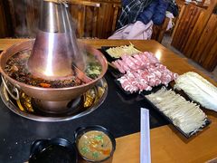 -果松木炭酸菜铜火锅·外婆参鸡汤