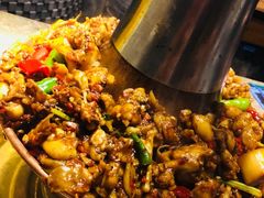 -沪小二炭火蛙锅(淮海中路美食不夜城店)