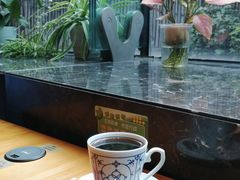 靠窗位-青山上品咖啡·日式法兰绒手冲(高岛屋百货店)