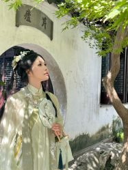 -一揽芳华汉服旗袍体验馆(拙政园店)