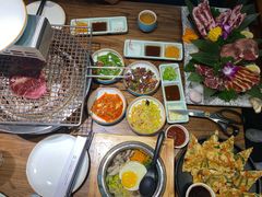 黑牛六拼-明洞阿姨·韩式酱蟹烤肉·创意料理(三元桥店)