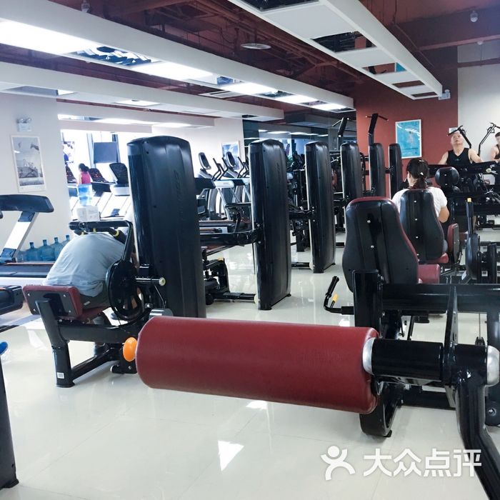 奇迹健身恒温游泳游泳馆