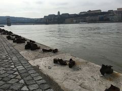 -多瑙河畔鞋履雕塑