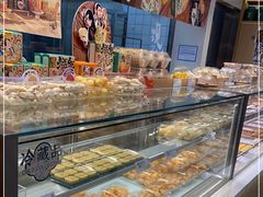 面包甜点陈列柜-泸溪河桃酥(湖滨银泰in77店)