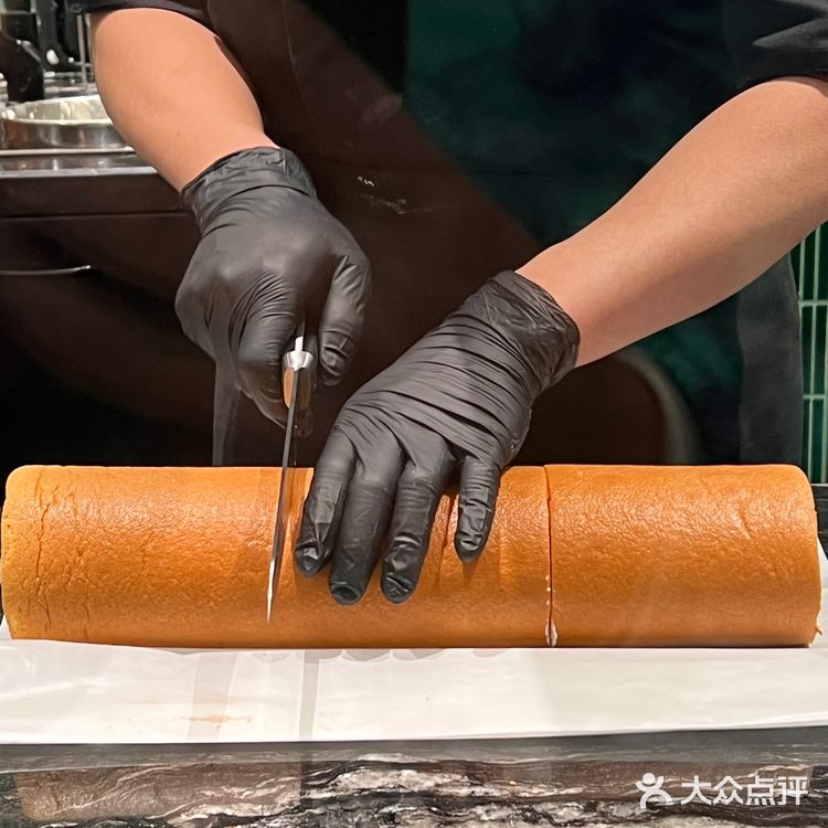 爱Ta带Ta来吃,白蘭草莓布蕾卷