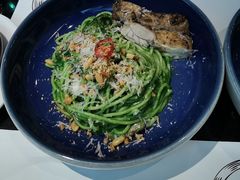 鸡肉松仁菠菜汁意面-西堤牛排(龙德广场店)