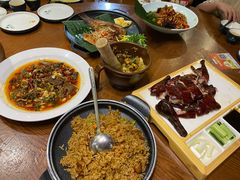 -老滇山寨•云南特色菜•地方菜•民族风情歌舞表演(金碧店)