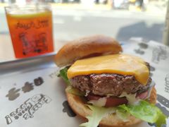 经典牛肉芝士汉堡-Grinder 绞肉机汉堡(武定路店)