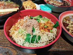 -爆炸头阿姨小四川正宗川味小吃(无任何分店)