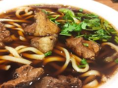 牛肉面-清真吴记门钉肉饼·喜多利