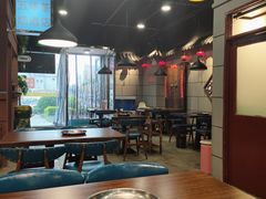 大堂-超越炭火牛蛙火锅鸡(河东店)