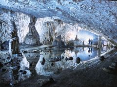 -波斯托伊纳溶洞