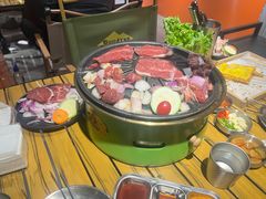 -山野的朋友露营炭火烤肉