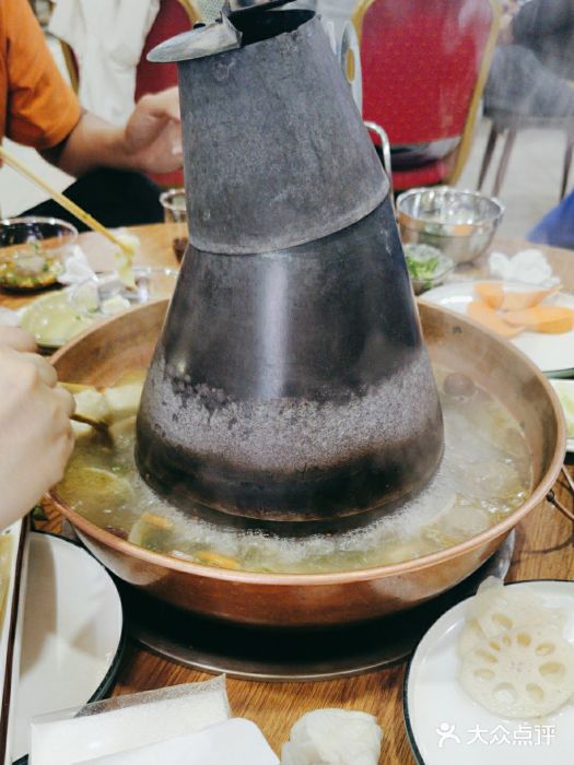 周嵘铜火锅图片