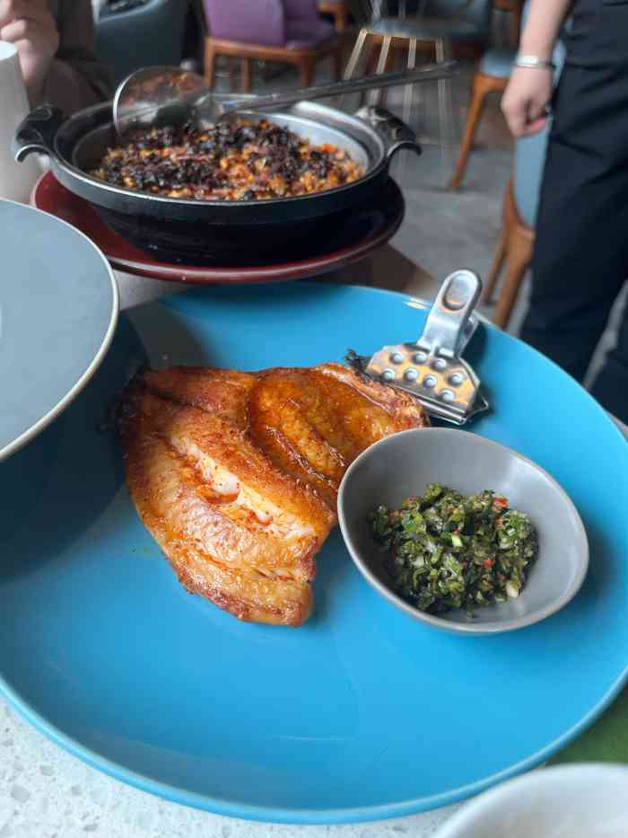 半山腰(侨福芳草地店)-"整个风格都好喜欢.算是改良版的云南菜,每.