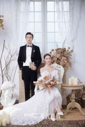 -现代经典婚纱摄影