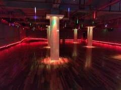 -奔马滚轴溜冰场