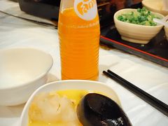 浓厚原只鸡煲花胶汤-鲜入围煮花胶鸡海鲜火锅