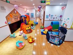 -抱抱熊托育中心(大悦城店)