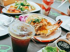 -Chom Cafe and Restaurant