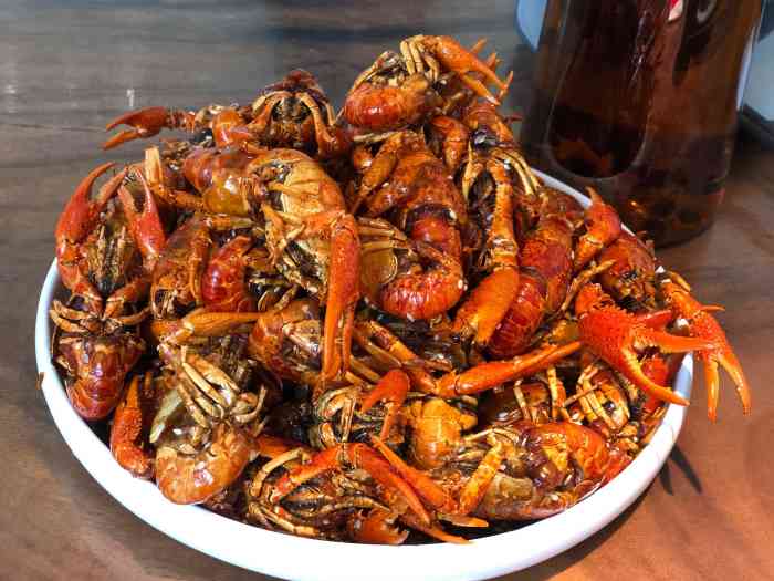 不知道吃啥了看到早前团购的券离我最近的还是劳动路的马头巷龙虾走起