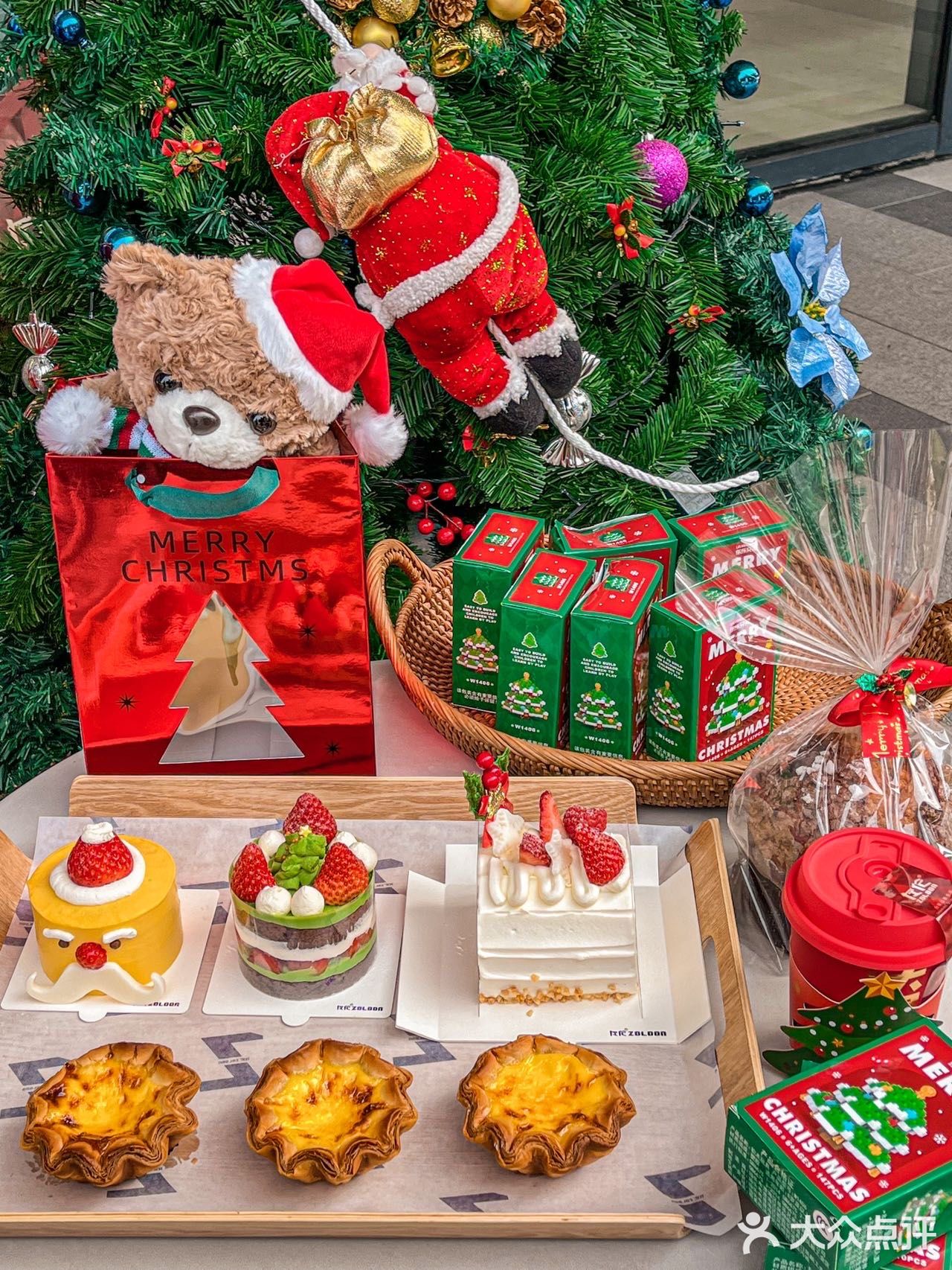 这家面包店！！！满满一墙圣诞🎄蛋糕🍰！