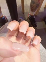 -花岐款式专研健康美甲沙龙