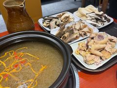 -菌之家·专业纯野生菌火锅·特色炒菌