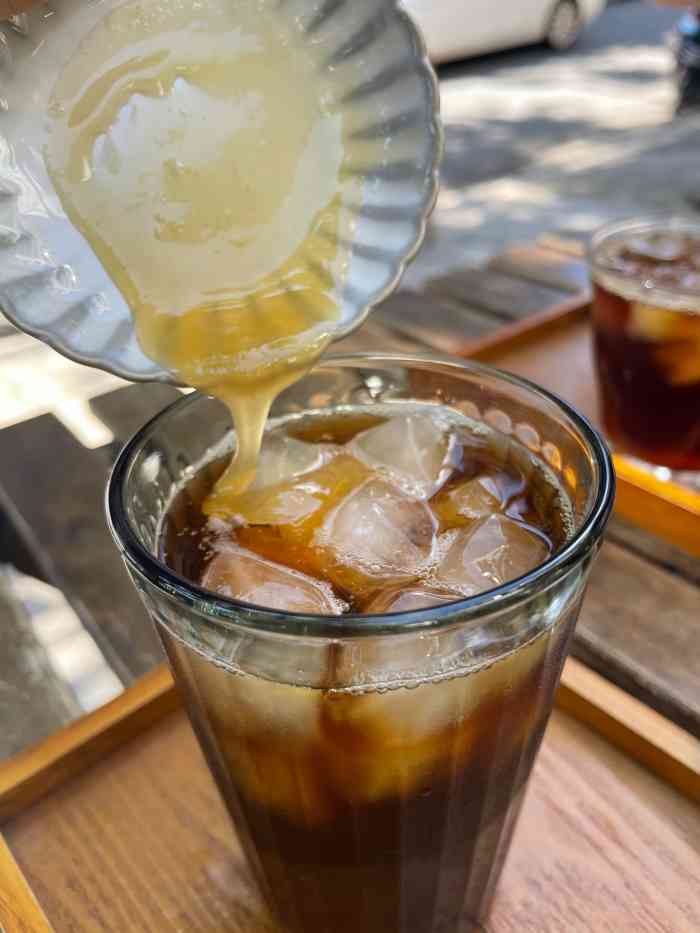 卷耳咖啡-"老板极有调的一家店!店面不大,陈设也不."-大众点评移动版