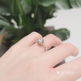 还好选了个款式的钻戒美[吐]要不然好后悔！