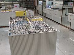 -J-Optical佳视明眼镜·蔡司视觉(青岛金茂览秀城店)