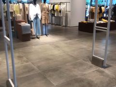 -URBAN REVIVO(上海中庚漫游城店)