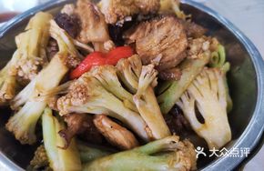 Cauliflower Stir-fried with Pork