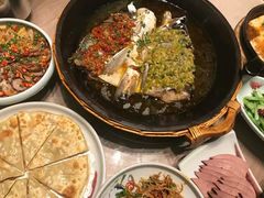 -阿瓦山寨·湘菜现炒·剁椒鱼头王(咸阳总店)