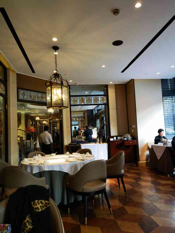 苏浙汇(肇嘉浜路总店)-"请德国人吃饭,在等位的时候有免费的酸梅汁.