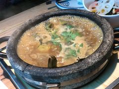 白洋淀石锅嘎鱼-小放牛炒菜馆(军校店)