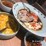 带着老婆来湘间田舍吃饭，点了我老婆喜欢的鱼头