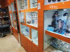 -三叶眼镜城批发市场(上海火车站店)