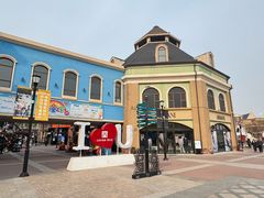 -王府井奥莱棋盘山小镇