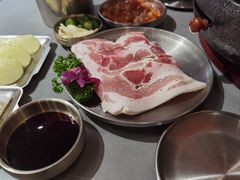 -围炉肉舍•炭烤活鳗•丹东海鲜烤肉(步行街店)