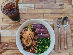 beef&nbsp;sriracha&nbsp;don-Elephant Grounds(STARSTREET)