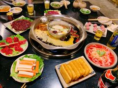-茅草房·河畔园林火锅