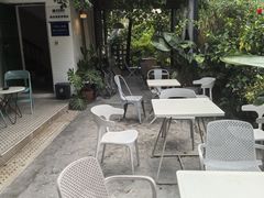 -彳亍咖啡·这里(水湾路店)