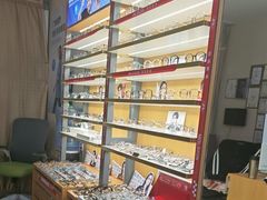 -优医视平价眼镜蔡司依视路折扣工厂店(十里堡店)