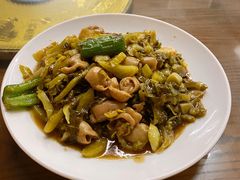自制酸菜炒大肠-聚丰农庄