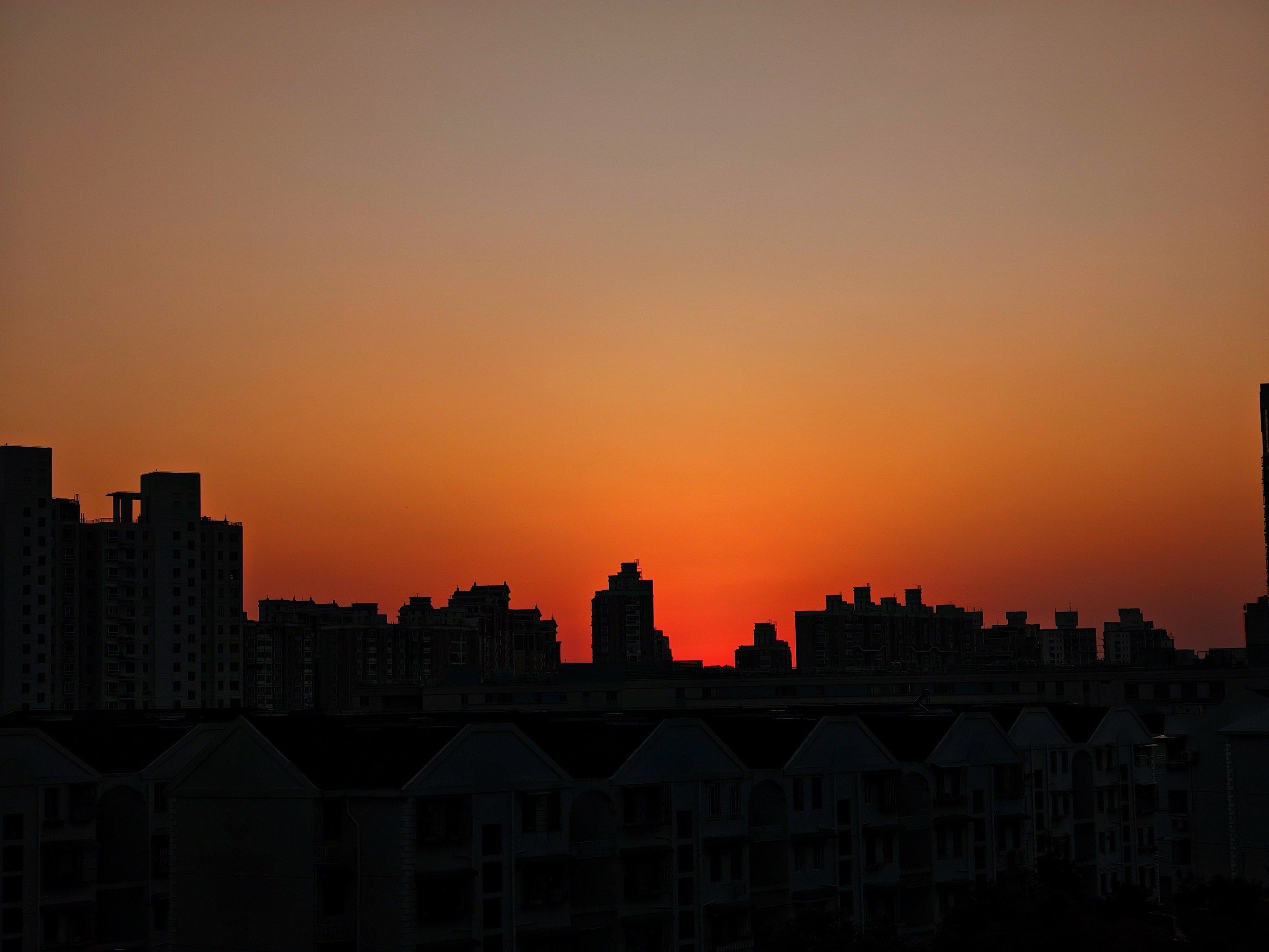 城市的夕阳剪影