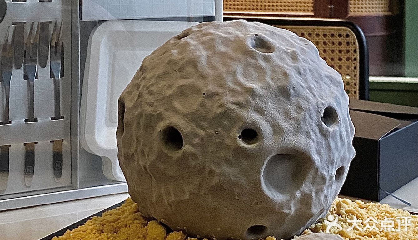 今年愿望:地球平安或者跟爱人私奔到月球🎂