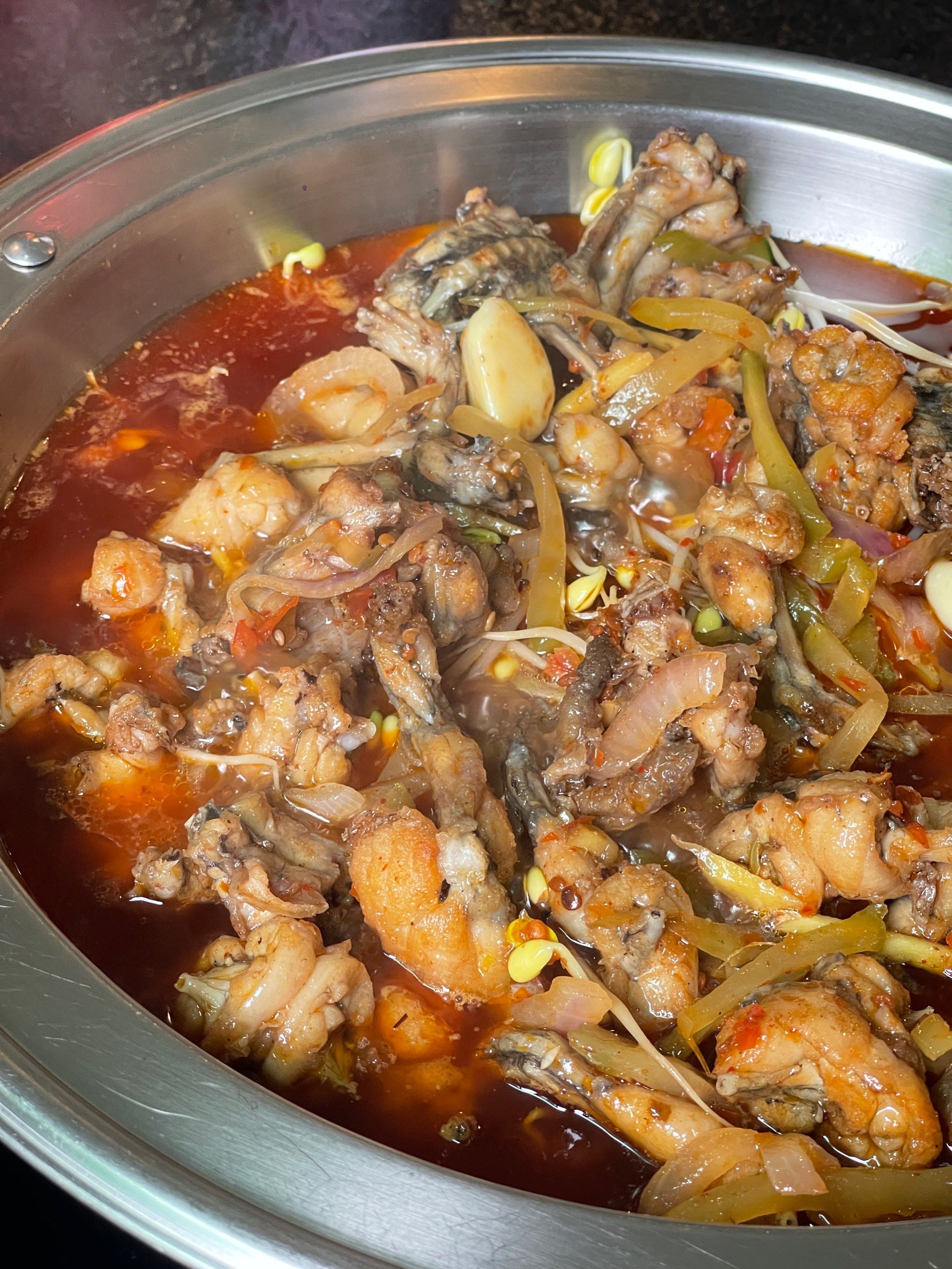 就在青年路的这家蛙店